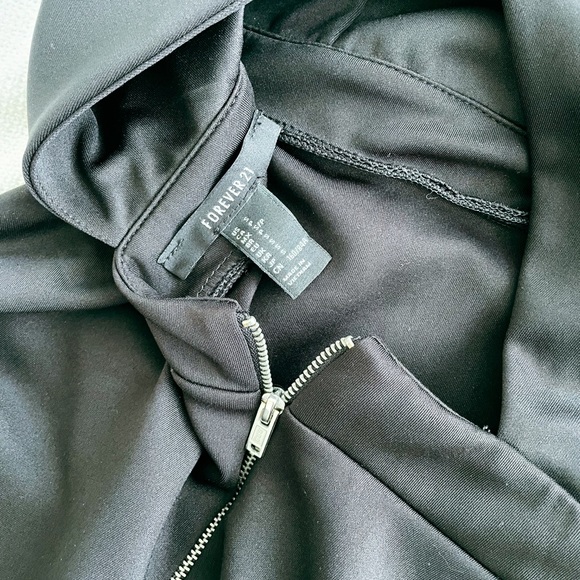 Criss-cross Cocktail LBD - Picture 2 of 12